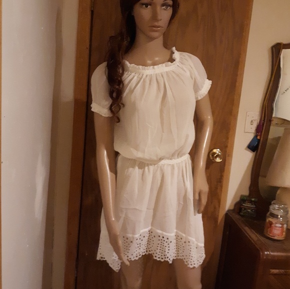 Cute White Ruffle Crochet Mini Dress Sz M Cover-up - Picture 2 of 6